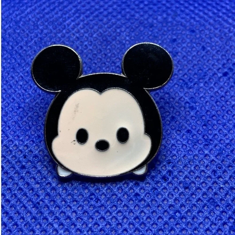 2018 Mickey Mouse Tsum Tsum Disney Trading pin from Mystery Pack
